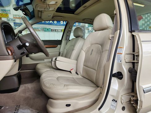 Used 2002 Lincoln Continental image 4