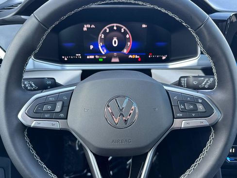 New 2026 Volkswagen Taos SE image 22