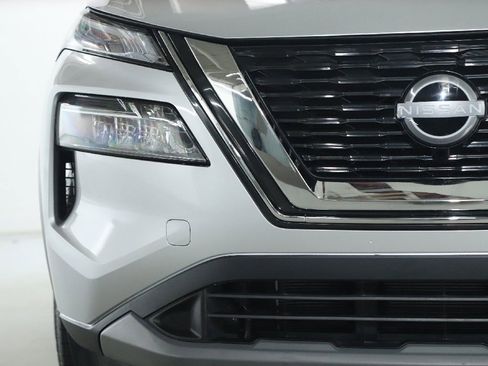 Used 2023 Nissan Rogue SV image 6