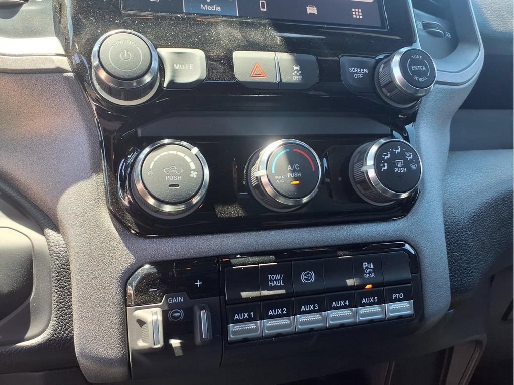 New 2026 RAM 5500 Tradesman w/ Chrome Appearance Group AWD/4WD image 18