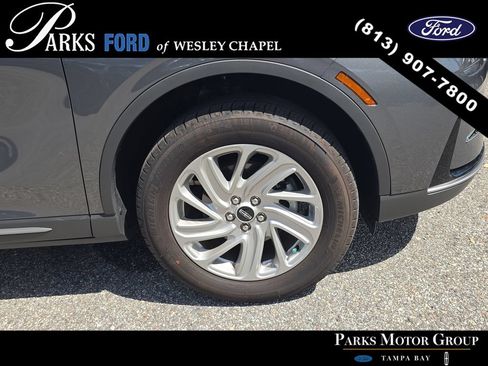 Used 2025 Lincoln Corsair FWD image 32