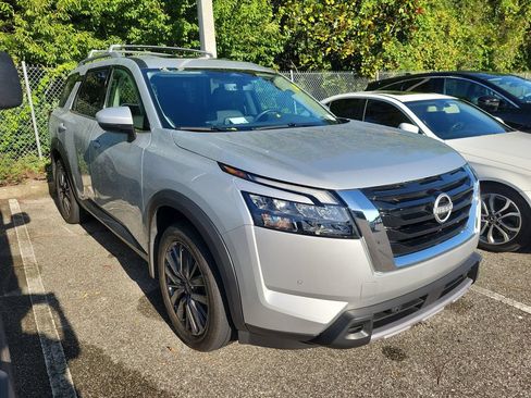 Used 2025 Nissan Pathfinder SL w/ SL Premium Package FWD image 2