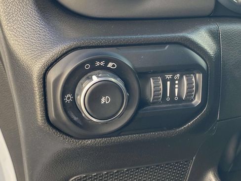 Used 2022 Jeep Wrangler Unlimited Sport AWD/4WD image 17