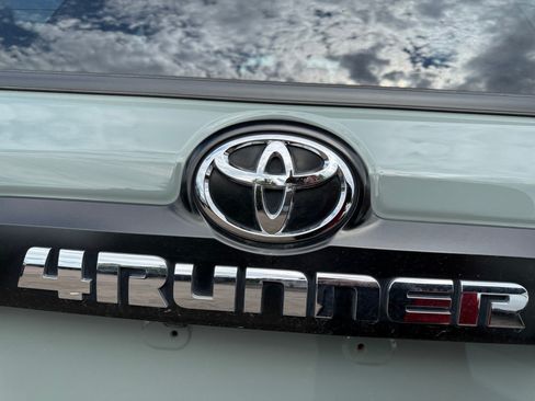 Used 2023 Toyota 4Runner TRD Off-Road Premium w/ Moonroof Package AWD/4WD image 22