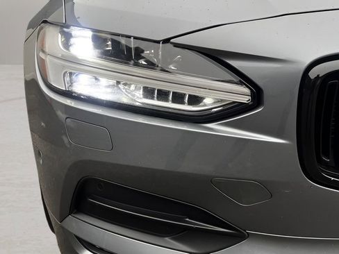 Used 2017 Volvo S90 T5 Momentum w/ Vision Package image 31