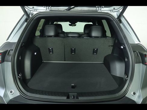 New 2026 Chevrolet Equinox LT w/ Convenience Package II FWD image 16