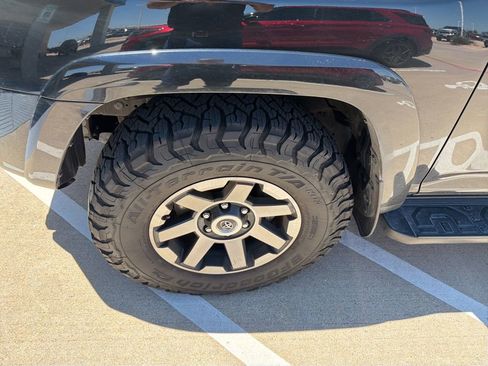 Used 2024 Toyota 4Runner TRD Off-Road Premium AWD/4WD image 5