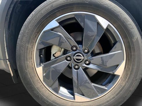 Used 2025 Nissan Rogue SV FWD image 11