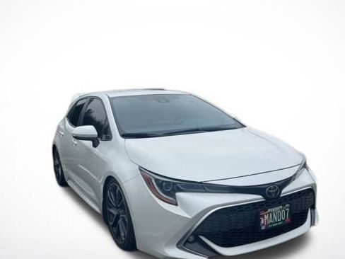 Used 2019 Toyota Corolla XSE image 2