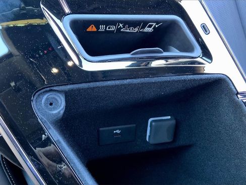 New 2026 Cadillac Lyriq V image 28