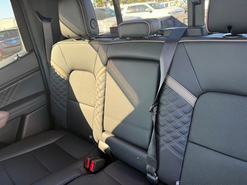 Used 2023 GMC Canyon Denali image 34