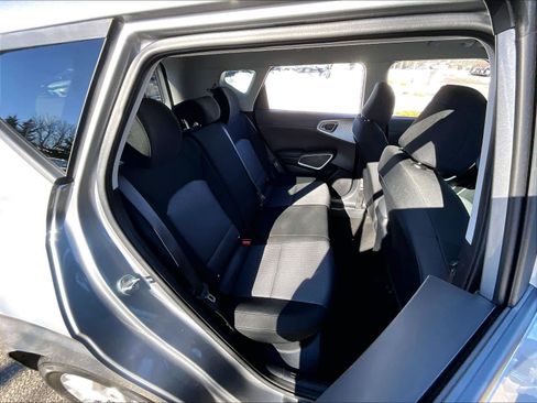 Used 2023 Kia Soul LX w/ LX Technology Package image 16