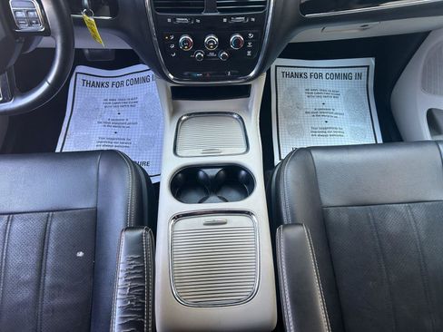 Used 2019 Dodge Grand Caravan SXT FWD image 11