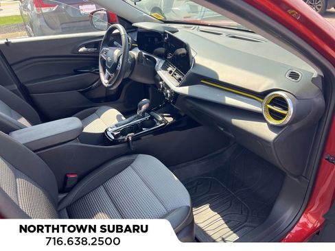 Used 2024 Chevrolet Trax LT w/ Sunroof Package FWD image 20