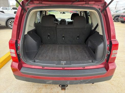 Used 2014 Jeep Patriot Latitude FWD image 24