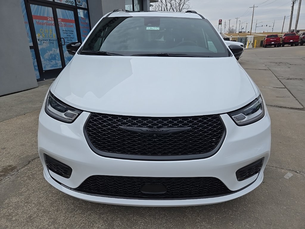 New 2026 Chrysler Pacifica Select w/ S Appearance Package FWD image 18