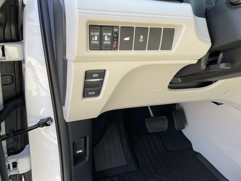 New 2026 Honda Odyssey EX-L image 17