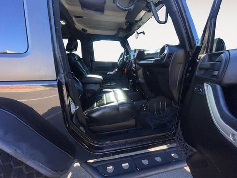 Used 2012 Jeep Wrangler Rubicon w/ Dual Top Group image 25