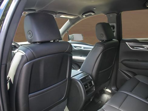 Used 2025 Cadillac XT5 Luxury FWD image 19