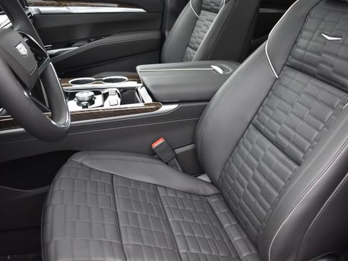 Certified 2026 Cadillac Escalade ESV Platinum Sport w/ LPO, ONYX Package AWD/4WD image 12