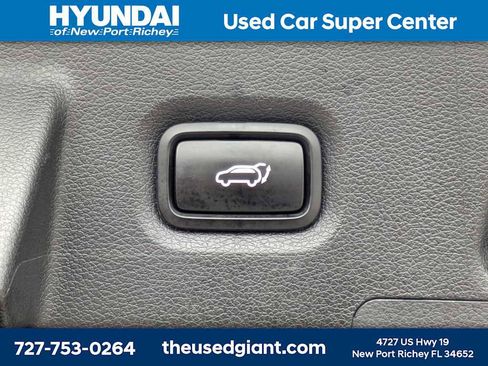 Used 2020 Hyundai Santa Fe SEL w/ Convenience + Premium Package image 13