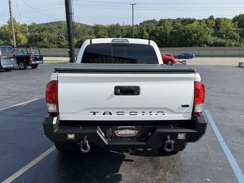 Used 2017 Toyota Tacoma TRD Sport w/ Tow Package (A/T) AWD/4WD image 4