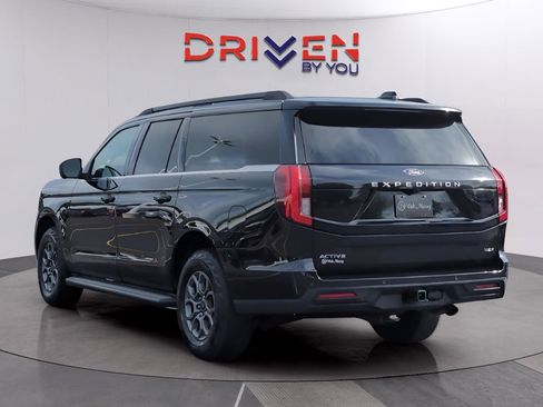 Used 2025 Ford Expedition Max Active RWD image 3