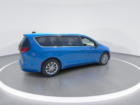 New 2026 Chrysler Pacifica Limited FWD image 8