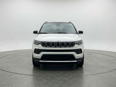 Used 2025 Jeep Compass Limited AWD/4WD image 2