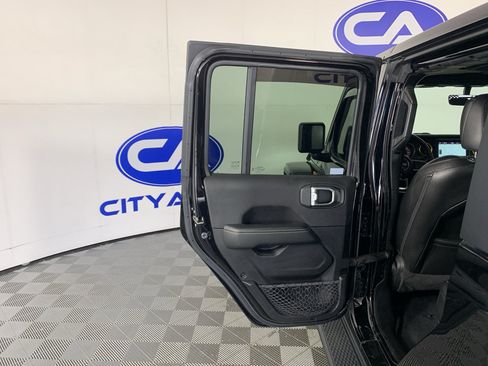 Used 2020 Jeep Gladiator Overland AWD/4WD image 25