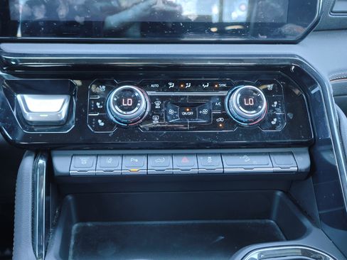 Used 2024 GMC Sierra 2500 AT4 w/ AT4 Premium Plus Package image 25