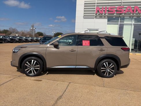 Used 2023 Nissan Pathfinder Platinum w/ Cargo Package image 2