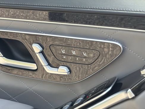 Used 2022 Mercedes-Benz S 580 4MATIC Sedan w/ AMG Line Package image 34
