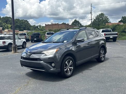 Used 2016 Toyota RAV4 XLE w/ Four Season Floor Mat Package AWD/4WD image 3