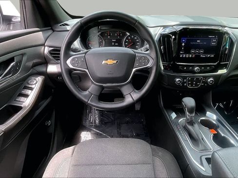 Used 2023 Chevrolet Traverse LT FWD image 6