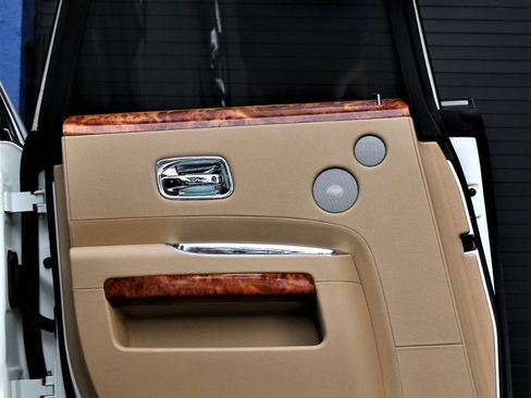 Used 2010 Rolls-Royce Ghost RWD image 21