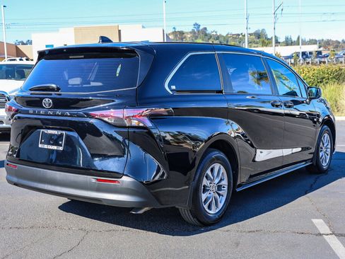 Certified 2026 Toyota Sienna LE image 26