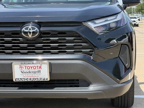 Used 2025 Toyota RAV4 LE AWD/4WD image 9