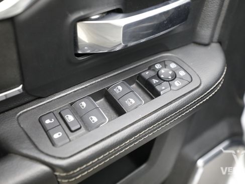 Used 2025 RAM 3500 Laramie AWD/4WD image 17
