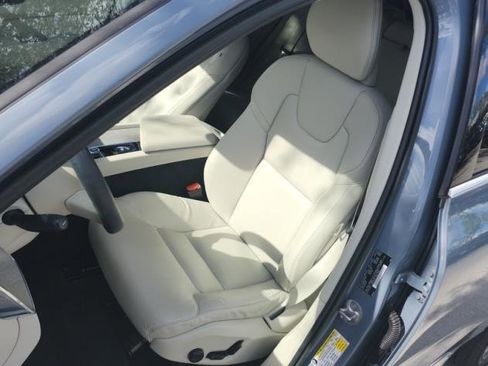 Certified 2023 Volvo XC60 B5 Plus w/ Protection Package Premier image 10