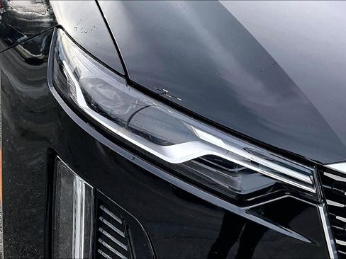 Used 2025 Cadillac XT6 Premium Luxury image 30