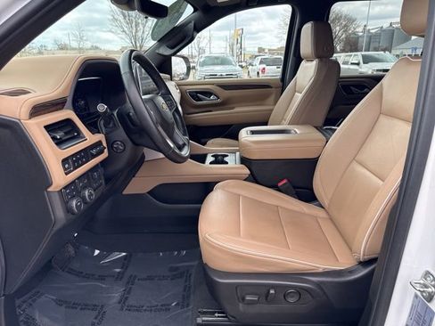 Used 2024 Chevrolet Suburban Premier w/ Premium Package AWD/4WD image 10