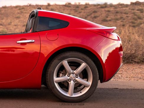 Used 2009 Pontiac Solstice Coupe RWD image 3