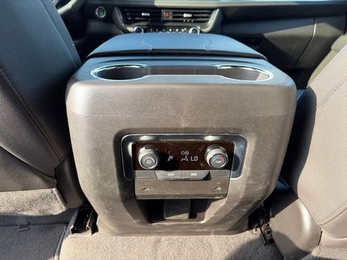 Used 2025 Chevrolet Suburban Z71 AWD/4WD image 13