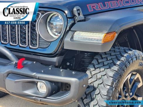 Used 2024 Jeep Gladiator Rubicon w/ Technology Group AWD/4WD image 11