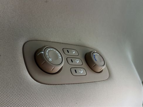 Used 2012 Kia Sedona EX FWD image 25