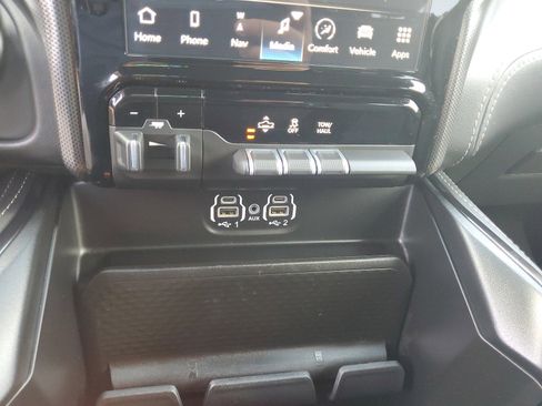 Used 2024 RAM 1500 Limited w/ Body Color Bumper Group image 28