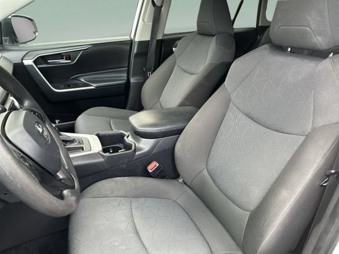 Used 2025 Toyota RAV4 XLE FWD image 13