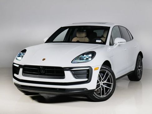 Certified 2026 Porsche Macan AWD/4WD image 1