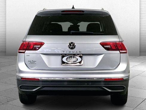 Used 2023 Volkswagen Tiguan SE w/ Panoramic Sunroof Package FWD image 3